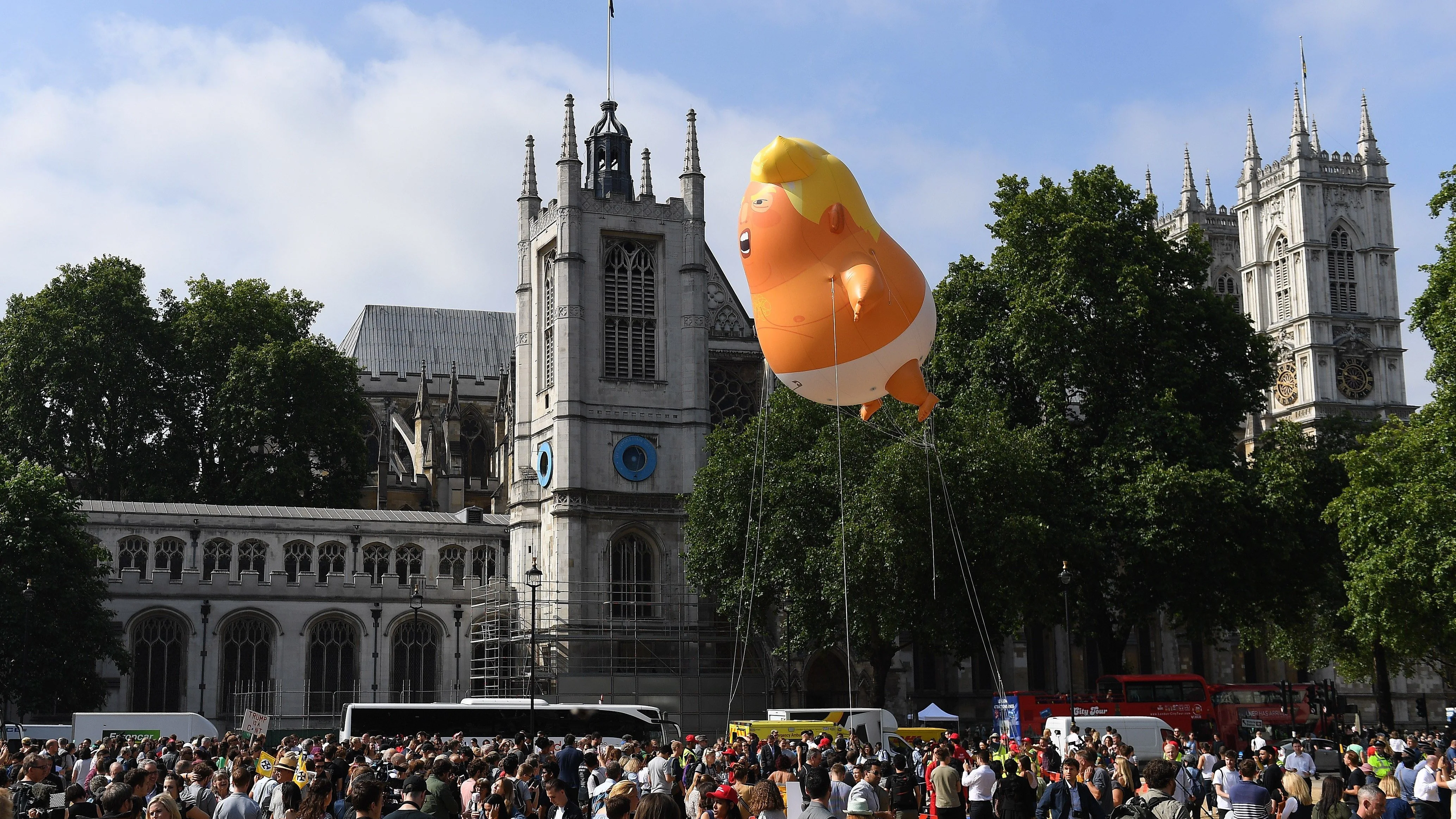 El 'bebé Trump' vuela sobre el Parlamento británico