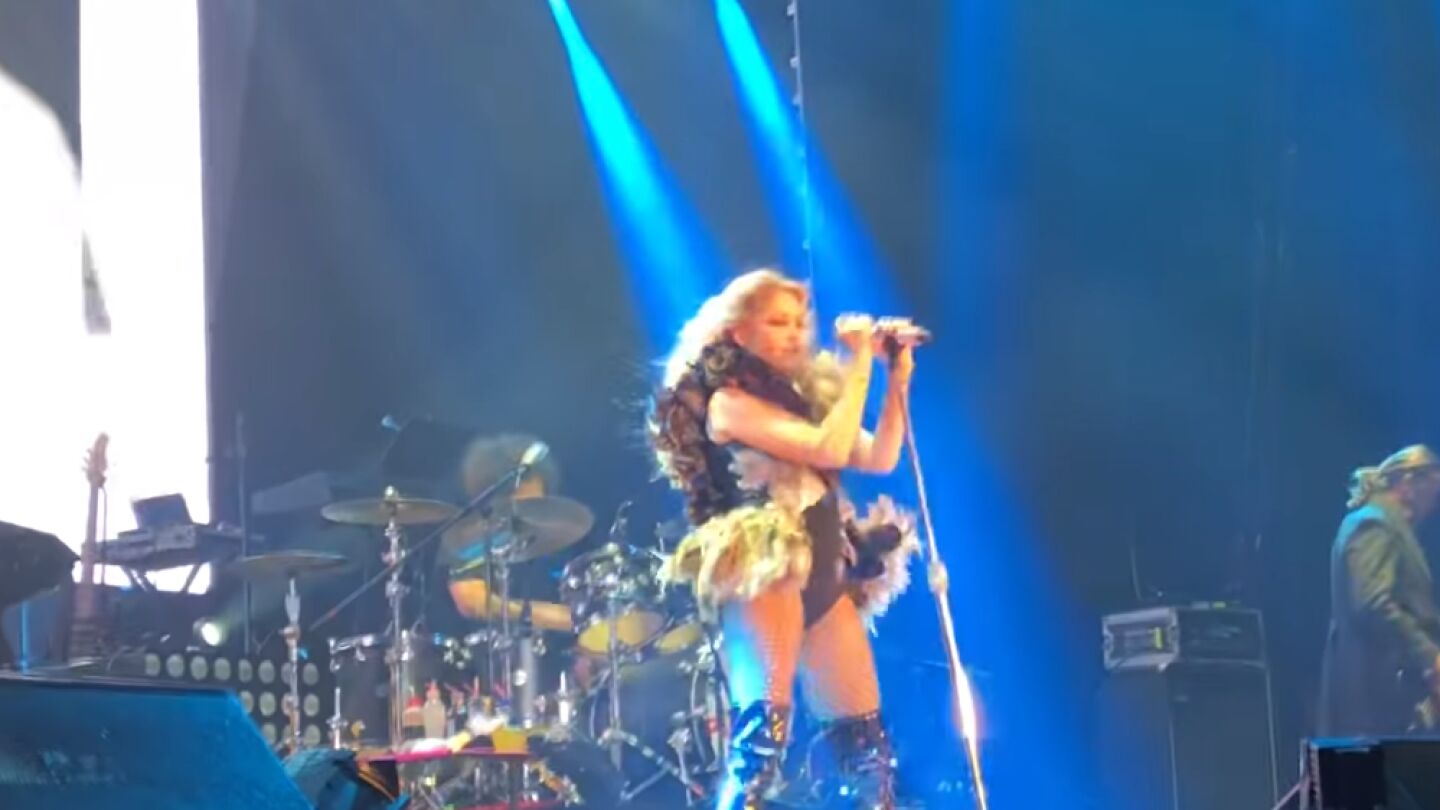 Paulina Rubio durante su pol&eacute;mica actuaci&oacute;n en Ciudad de M&eacute;xico