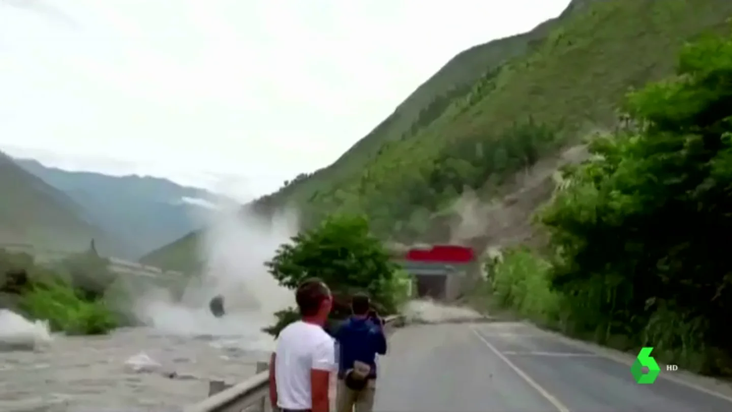 Espectacular corrimiento de tierras en China por tormentas Espectacular corrimiento de tierras en China por tormentas