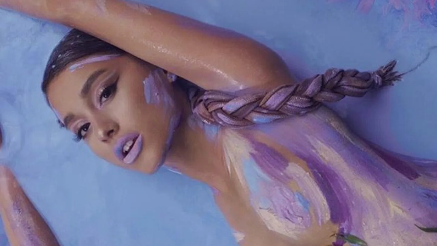 Ariana Grande presenta 'God is a Woman' Ariana Grande presenta 'God is a Woman'