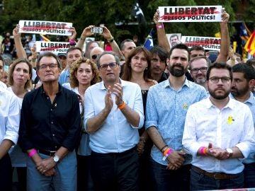 El expresidente de la Generalitat Artur Mas, el presidente Quim Torra, el presidente del Parlamento de Cataluña, Roger Torrent, y el vicepresidente y consejero de Economía, Pere Aragonés El expresidente de la Generalitat Artur Mas, el presidente Quim Torra, el presidente del Parlamento de Cataluña, Roger Torrent, y el vicepresidente y consejero de Economía, Pere Aragonés