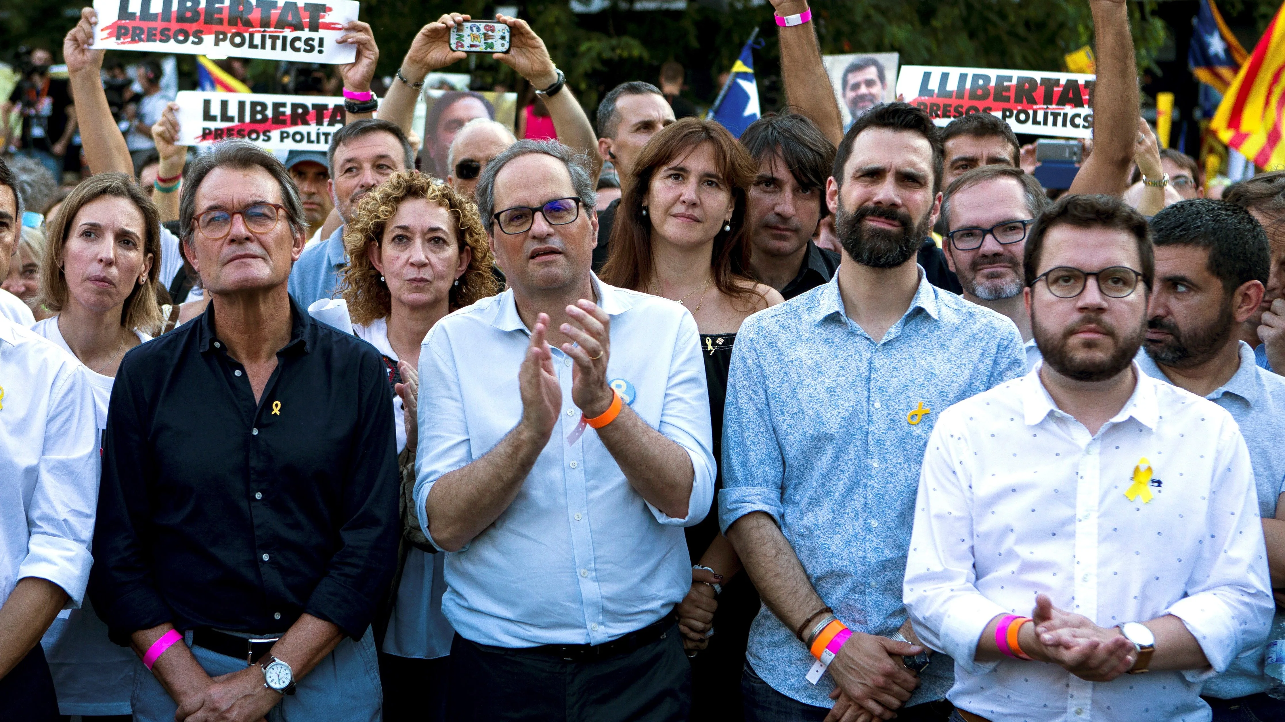 El expresidente de la Generalitat Artur Mas, el presidente Quim Torra, el presidente del Parlamento de Cataluña, Roger Torrent, y el vicepresidente y consejero de Economía, Pere Aragonés