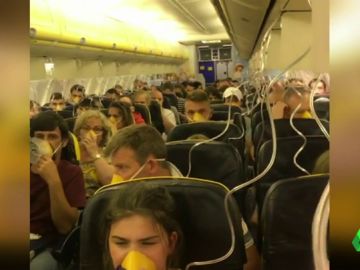 Pasajeros del vuelo de Ryanair que hizo un aterrizaje de emergencia en Alemania Pasajeros del vuelo de Ryanair que hizo un aterrizaje de emergencia en Alemania