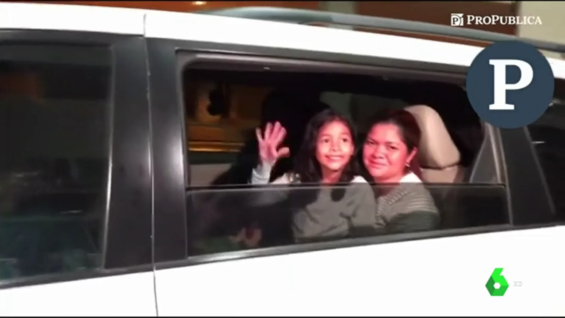 Entre aplausos y sonrisas: el emotivo reencuentro de una madre y su hija separadas por las políticas migratorias de Trump