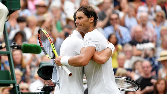 Nadal se abraza con Djokovic Nadal se abraza con Djokovic