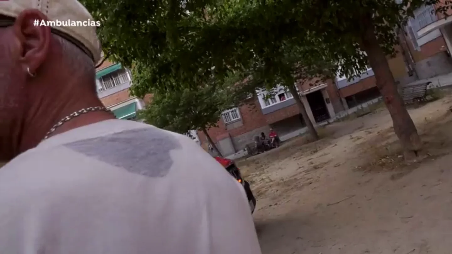 "Eso es un picotazo, ha sido con un cepillo de dientes": así defiende un hombre un navajazo en Ambulancias "Eso es un picotazo, ha sido con un cepillo de dientes": así defiende un hombre un navajazo en Ambulancias