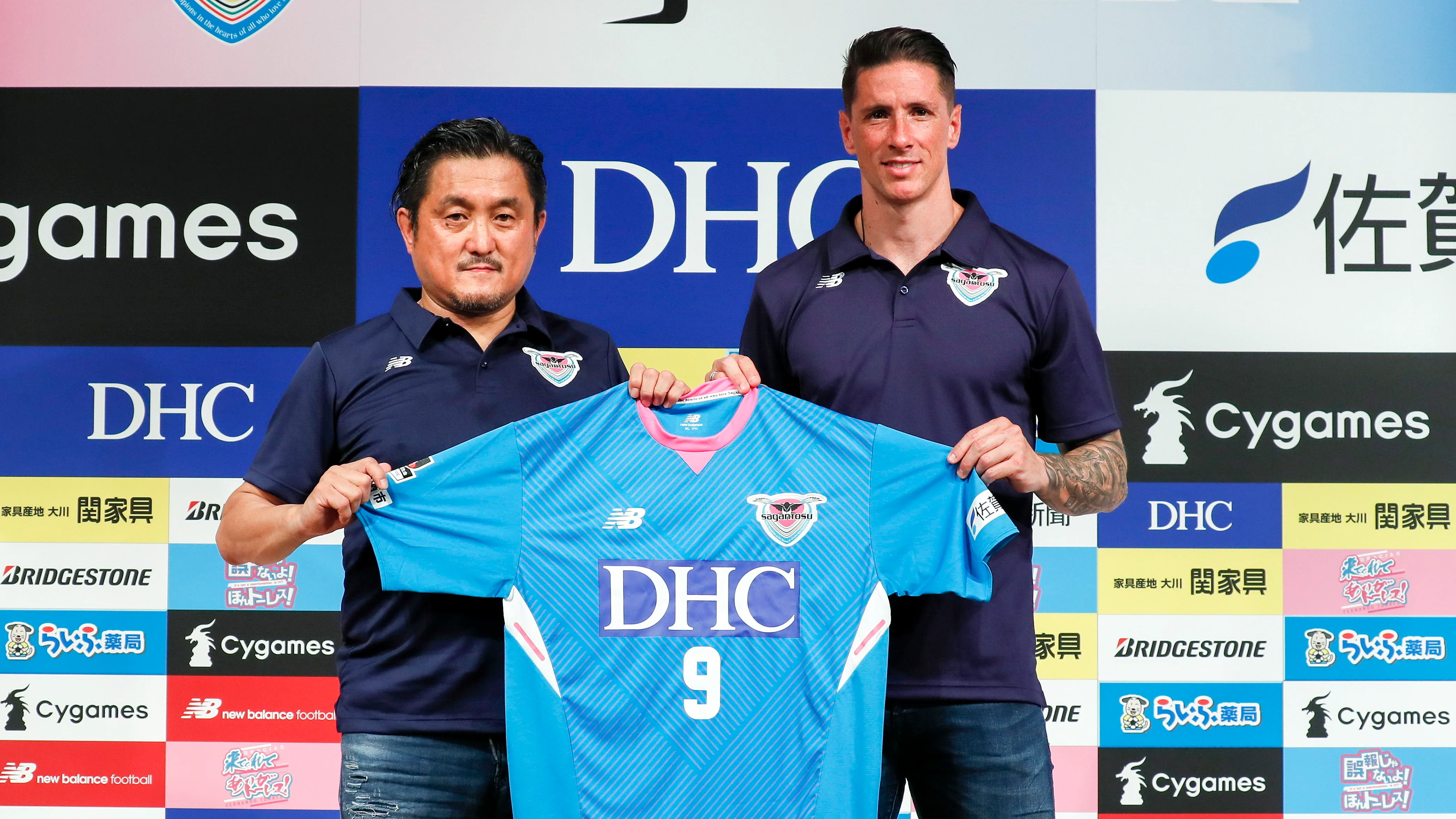 Fernando Torres durante la presentación con el Sagan Tosu