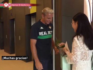 Una fan de Joaquín ha hecho diez mil km para verle Una fan de Joaquín ha hecho diez mil km para verle