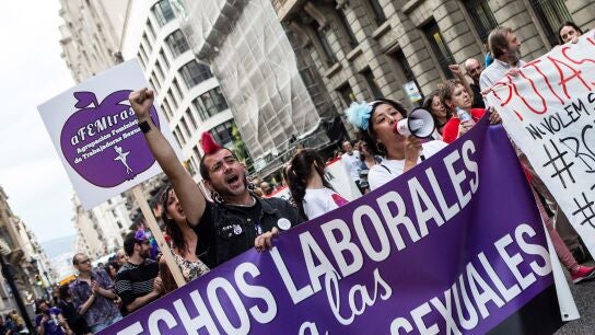 Imagen de archivo de una manifestaci&oacute;n de colectivos feministas y de trabajadoras sexuales en Barcelona.
