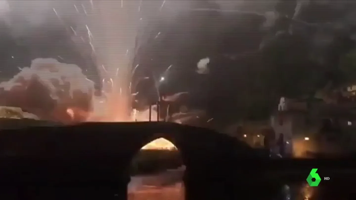 Explosión en un espectáculo pirotécnico en Cangas de Narcea Explosión en un espectáculo pirotécnico en Cangas de Narcea