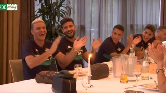 Joaquín celebra su cumpleaños con la plantilla Joaquín celebra su cumpleaños con la plantilla