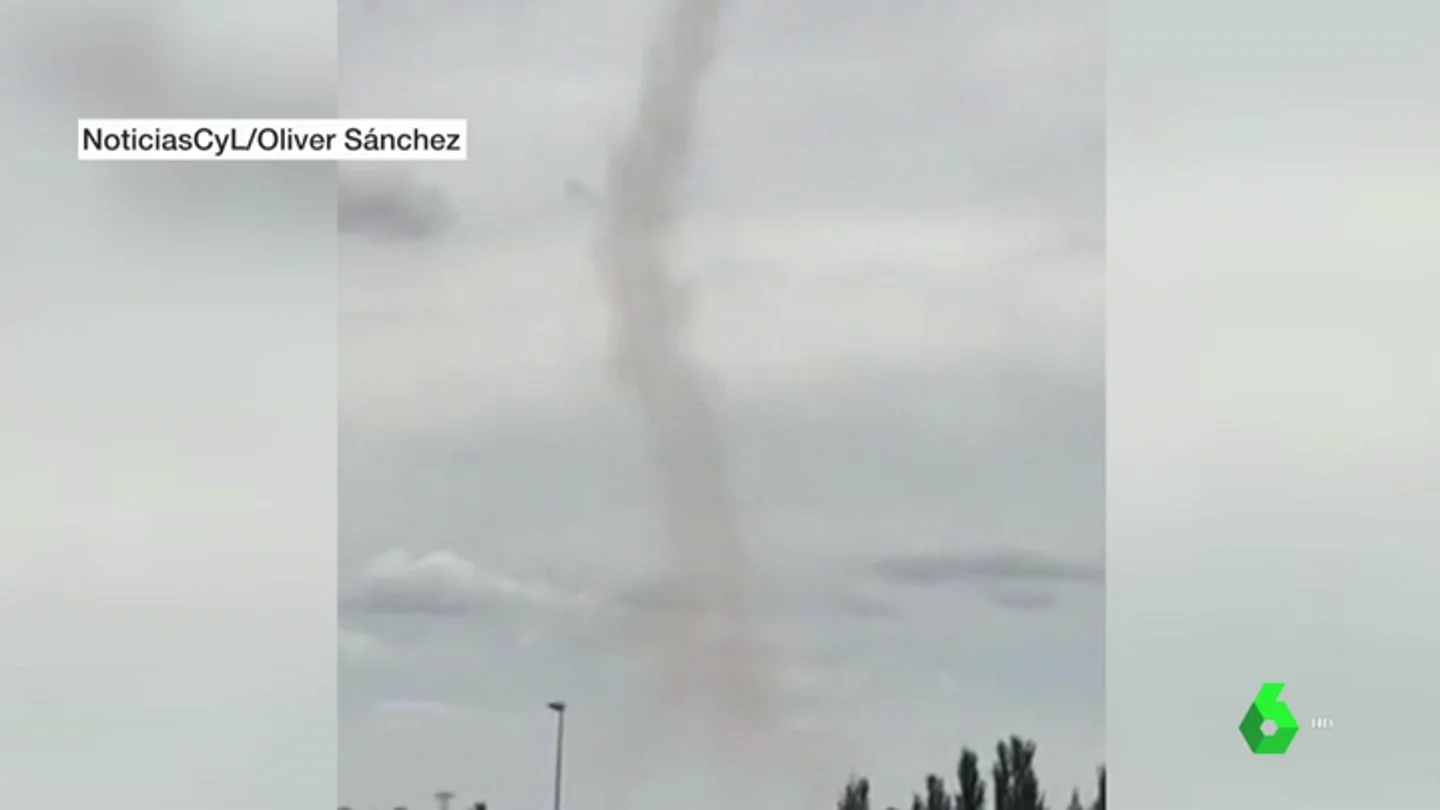 Espectacular tornado en la localidad salmantina de Carbajosa de la Sagrada Espectacular tornado en la localidad salmantina de Carbajosa de la Sagrada