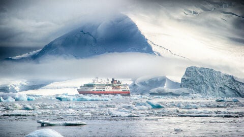 Aventura en la Antártida a bordo de un barco de exploración 