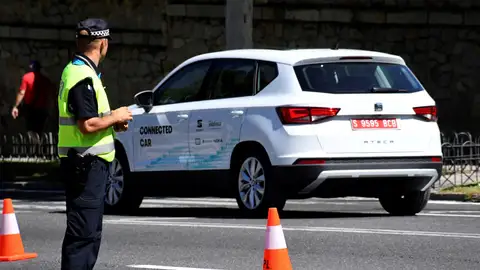 Coche que habla con la ciudad Coche que habla con la ciudad