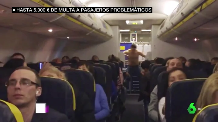 Multa de 5.000 euros a quien 'monte un pollo' en un avión