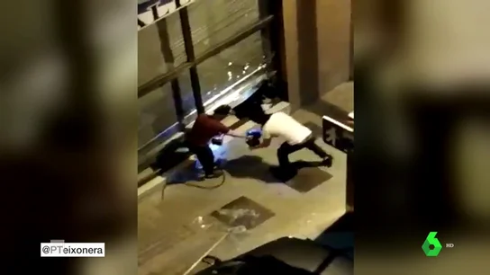 Un grupo de encapuchados asalta un restaurante en Barcelona Un grupo de encapuchados asalta un restaurante en Barcelona