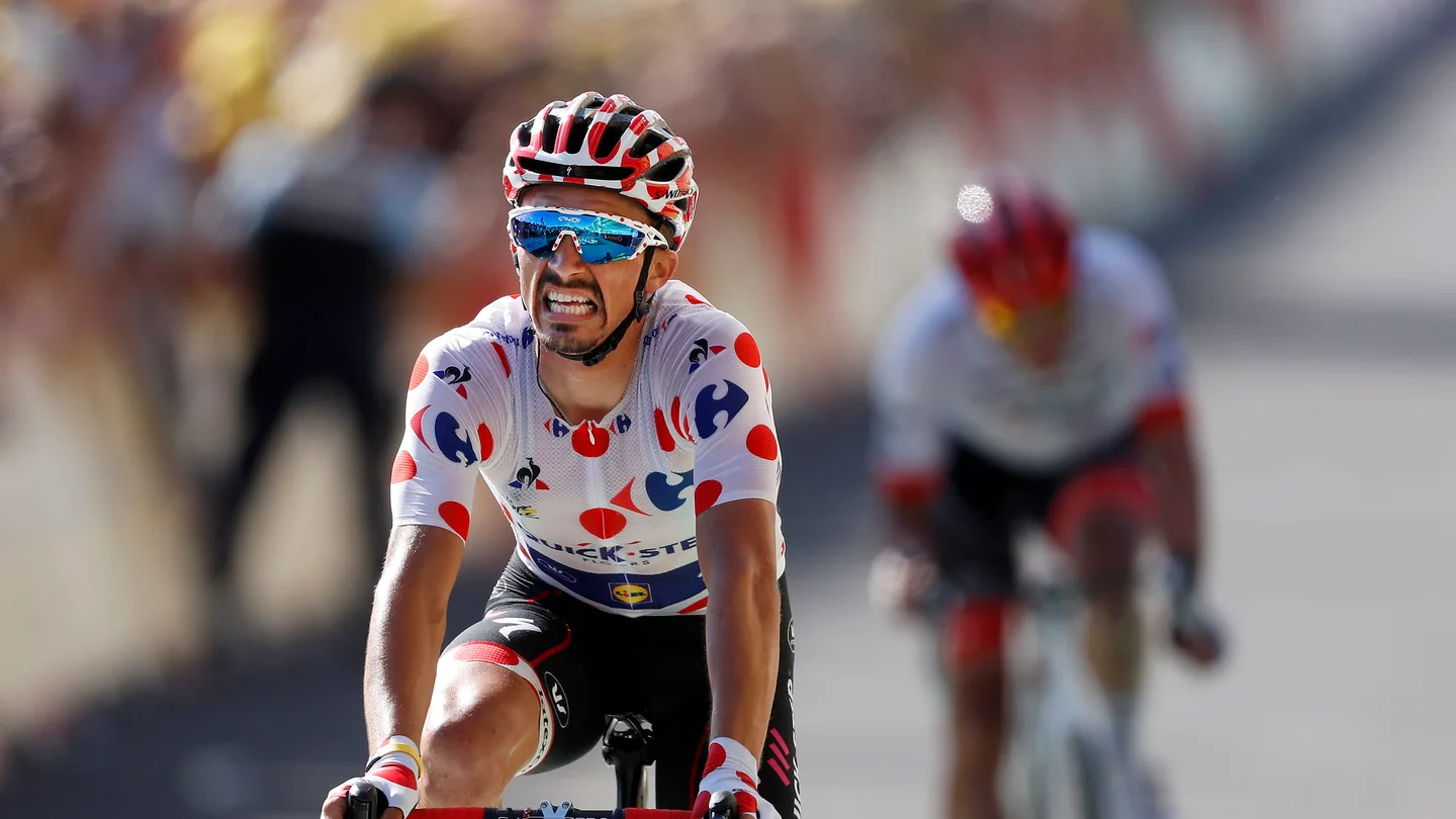 Alaphilippe esprinta en el final de etapa Alaphilippe esprinta en el final de etapa