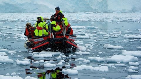 Aventura en la Antártida a bordo de un barco de exploración 