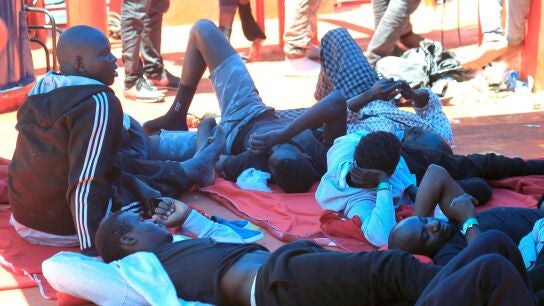 Varios de los migrantes rescatados en El Estrecho de Gibraltar.