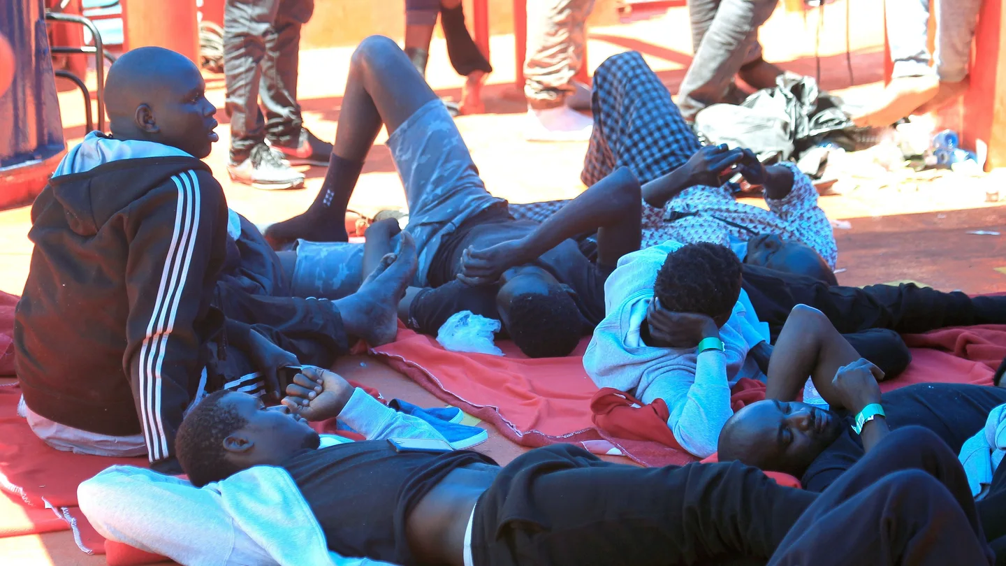 Varios de los migrantes rescatados en El Estrecho de Gibraltar. Varios de los migrantes rescatados en El Estrecho de Gibraltar.