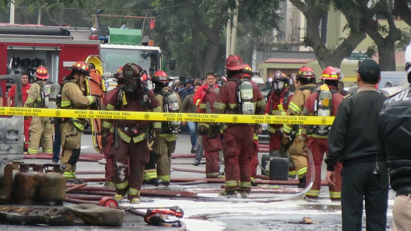 Al menos 35 heridos a causa de varias explosiones en una cl&iacute;nica de Lima