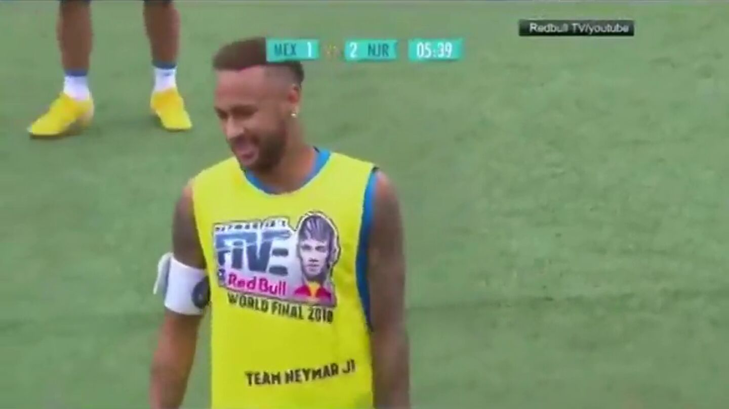 El pique de Neymar con un rival en un torneo de freestyle