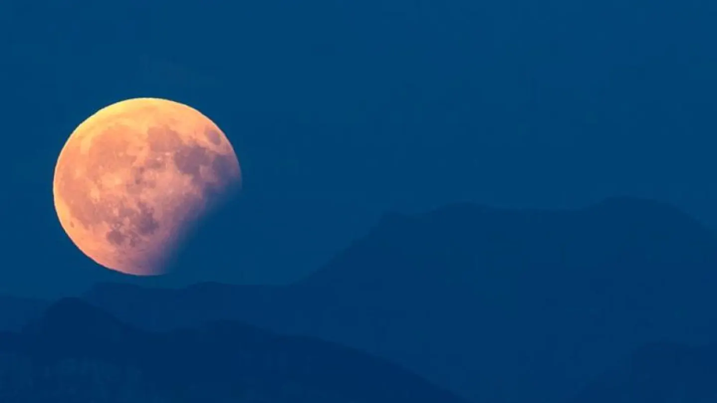 La Luna. La Luna.