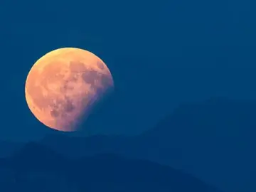 La Luna. La Luna.
