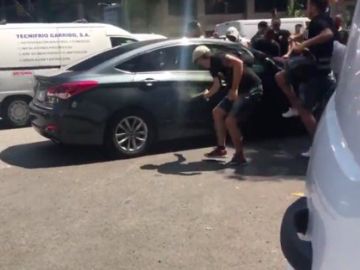 Los atacantes han golpeado los cristales del vehículo de Cabify