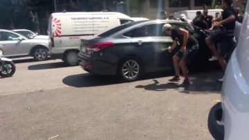 Los atacantes han golpeado los cristales del vehículo de Cabify