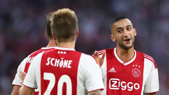 Jugadores del Ajax celebran un gol Jugadores del Ajax celebran un gol
