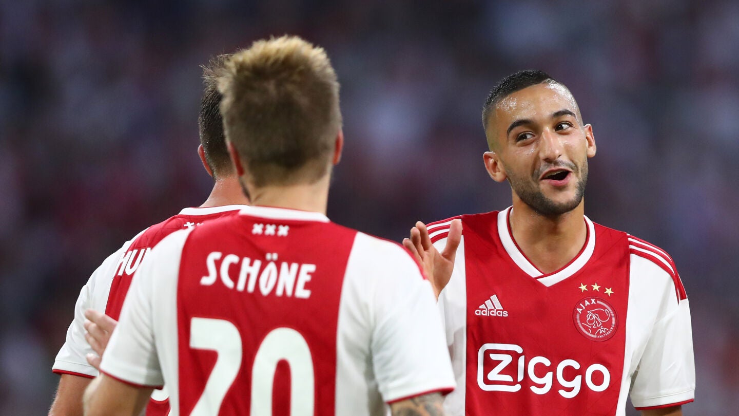 Jugadores del Ajax celebran un gol