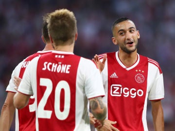 Jugadores del Ajax celebran un gol Jugadores del Ajax celebran un gol