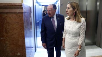 El director del CNI Félix Sanz Roldán, junto a la presidenta del Congreso, Ana Pastor a su salida de la Cámara Baja