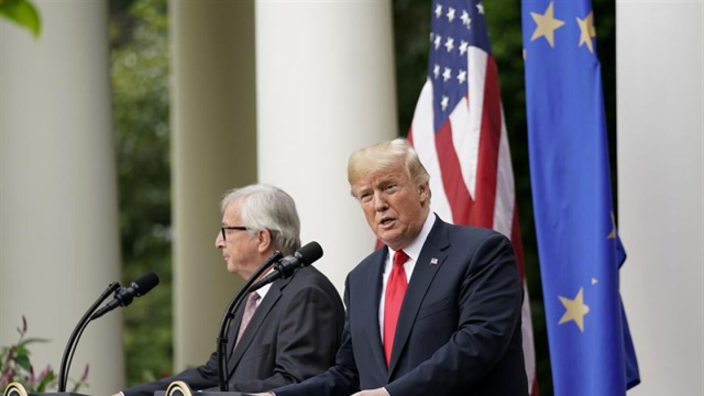 Juncker y Donald Trump ante los medios