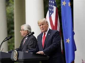 Juncker y Donald Trump ante los medios Juncker y Donald Trump ante los medios