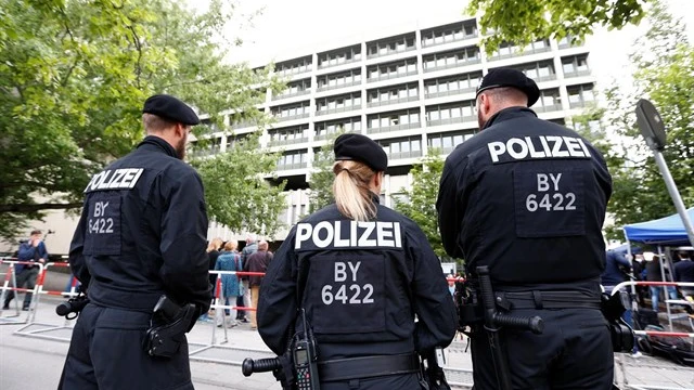 Agentes de policía en frente de los tribunales de Munich