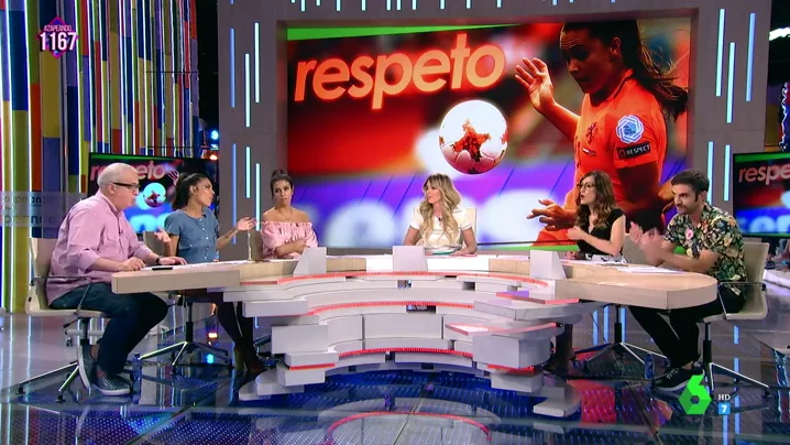 Zapeando, contra el machismo de Luis Rubiales: "Ha conseguido en un frase tres por uno en 'ismos': machismo, 'viejunismo' y 'gañanismo'" Zapeando, contra el machismo de Luis Rubiales: "Ha conseguido en un frase tres por uno en 'ismos': machismo, 'viejunismo' y 'gañanismo'"