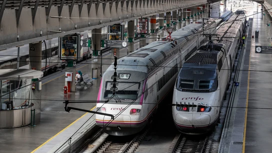 Trenes en la estación del AVE de Santa Justa, en Sevilla. Trenes en la estación del AVE de Santa Justa, en Sevilla.