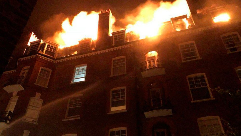 Incendio en un edificio de cinco plantas de Inglewood Road, Londres