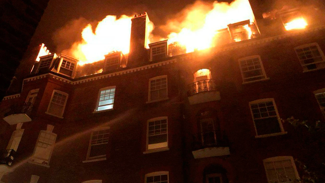 Incendio en un edificio de cinco plantas de Inglewood Road, Londres Incendio en un edificio de cinco plantas de Inglewood Road, Londres