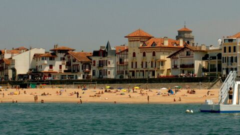 Los mejores lugares para practicar surf, paddle-surf o buceo en la costa vasco-francesa