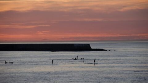 Los mejores lugares para practicar surf, paddle-surf o buceo en la costa vasco-francesa 