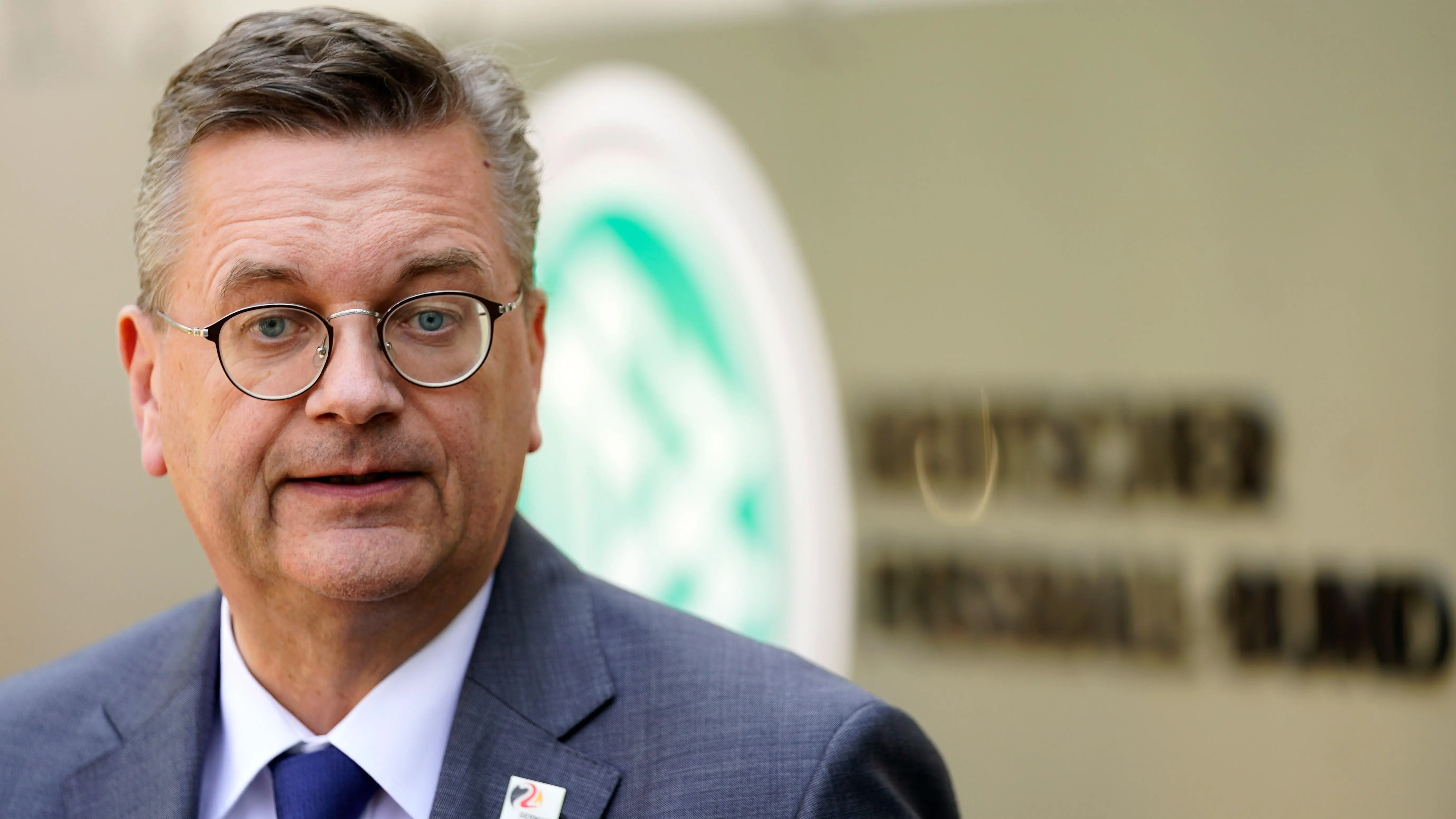 Reinhard Grindel en rueda de prensa