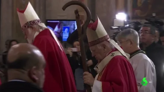 Abuchean en plena catedral a un cardenal chileno imputado por encubrimiento de abusos sexuales Abuchean en plena catedral a un cardenal chileno imputado por encubrimiento de abusos sexuales