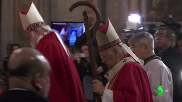 Abuchean en plena catedral a un cardenal chileno imputado por encubrimiento de abusos sexuales