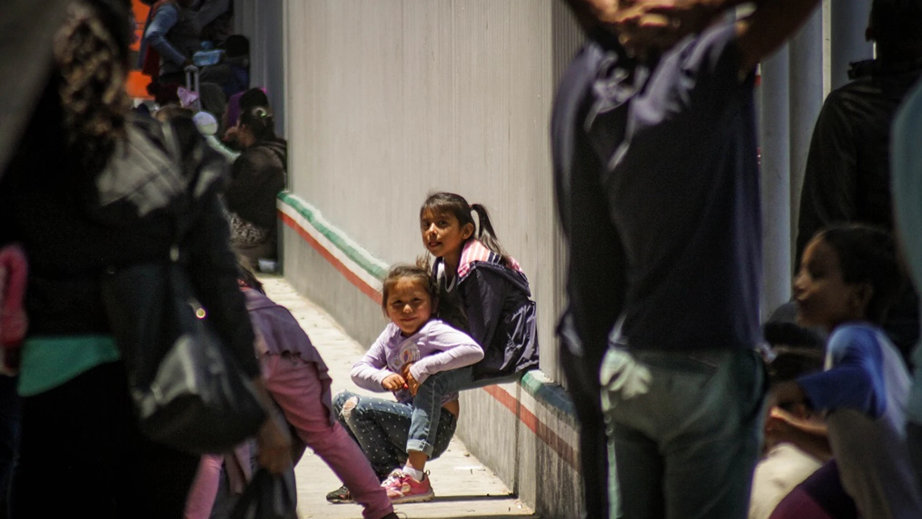 Imagen de menores migrantes en la frontera con EEUU
