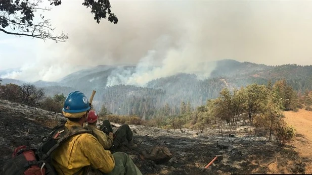 En la imagen uno de los últimos incendios en California