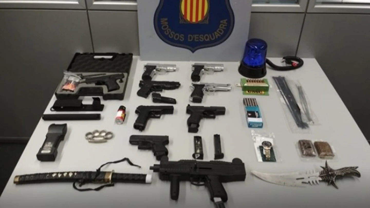Material incautado por los Mossos a un clan dedicado a 'narcoasaltos' Material incautado por los Mossos a un clan dedicado a 'narcoasaltos'