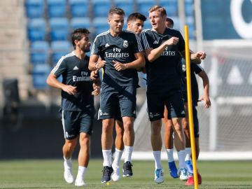 Kroos, Nacho y Asensio se entrenan con el Real Madrid Kroos, Nacho y Asensio se entrenan con el Real Madrid